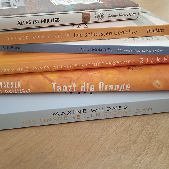 Bücherstapel_Rilke.jpg